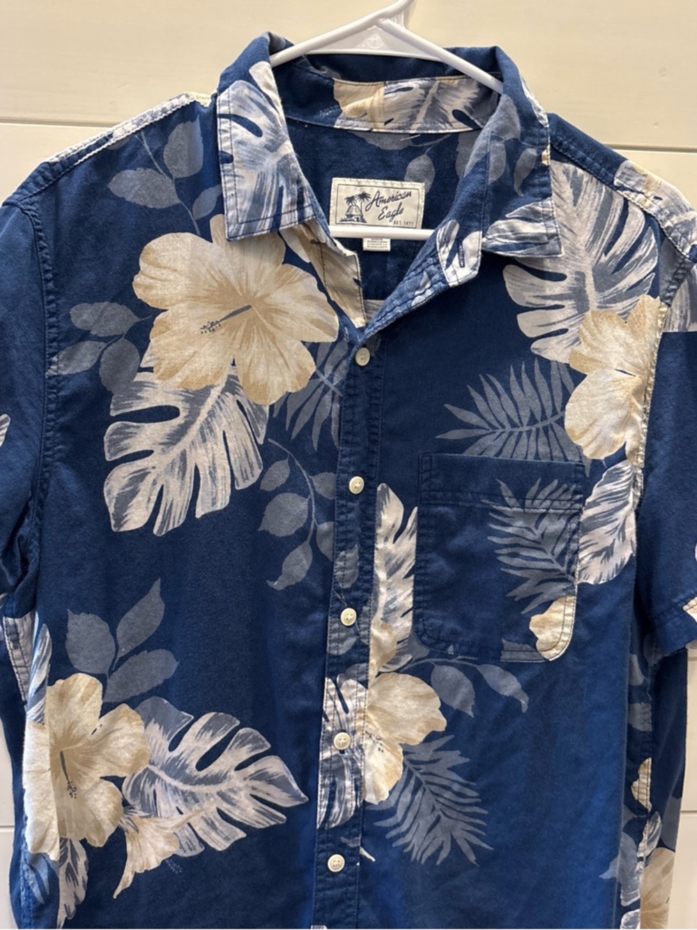 American Eagle Outfitters Navy Blue Floral Button-Up Shirt Tropical Hawaiian